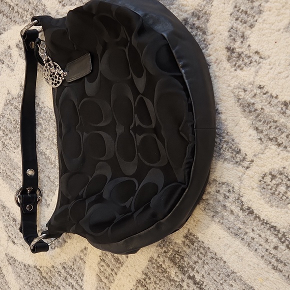 Coach logo and leather black shoulder purse - Picture 3 of 4